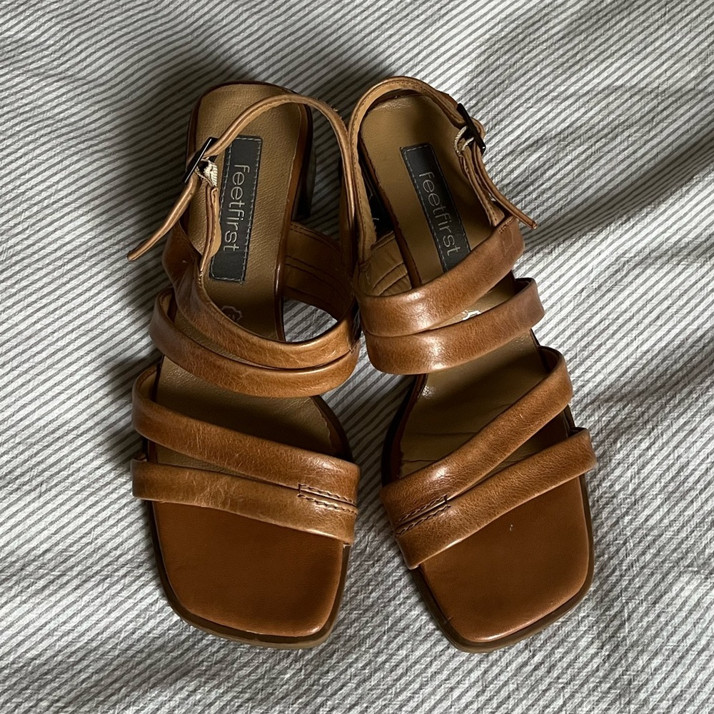 SALE 90s Kitten Heel Sandals
